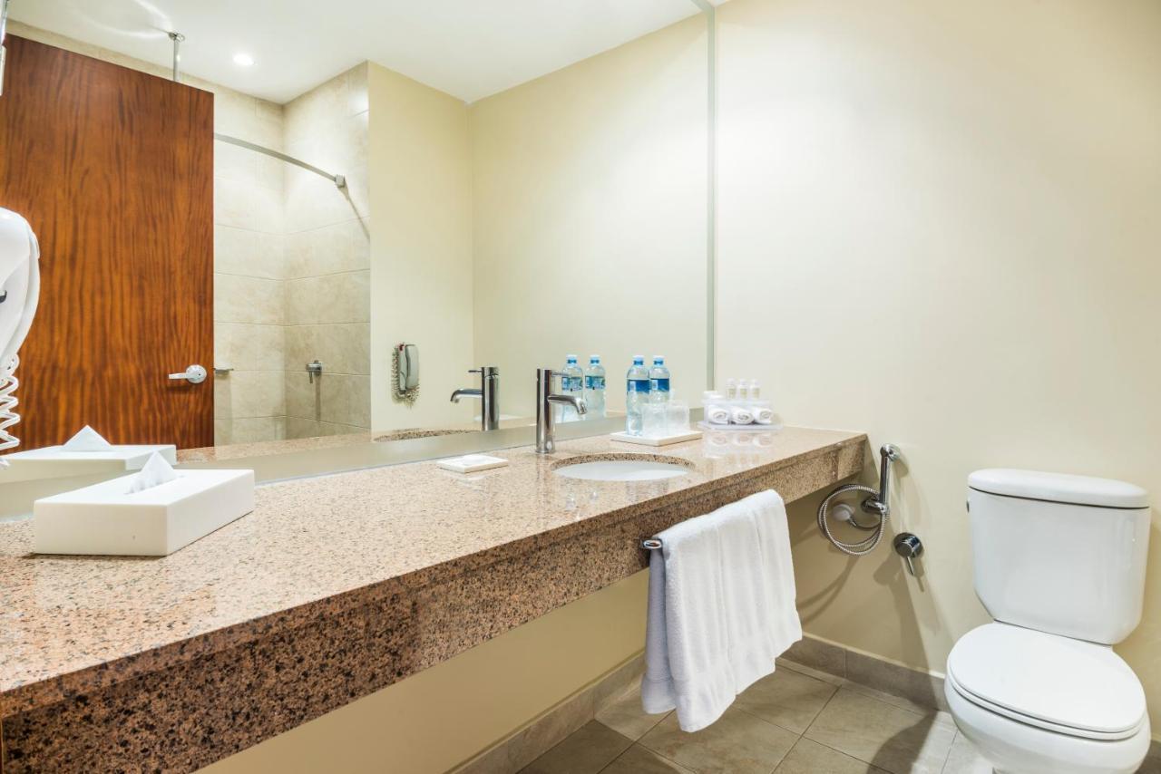 Holiday Inn Express Quito By Ihg Екстер'єр фото