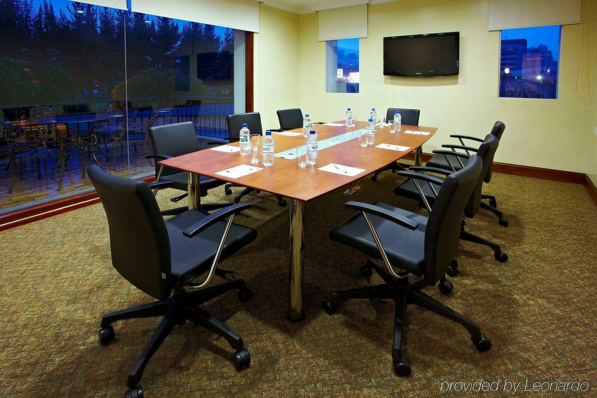 Holiday Inn Express Quito By Ihg Екстер'єр фото