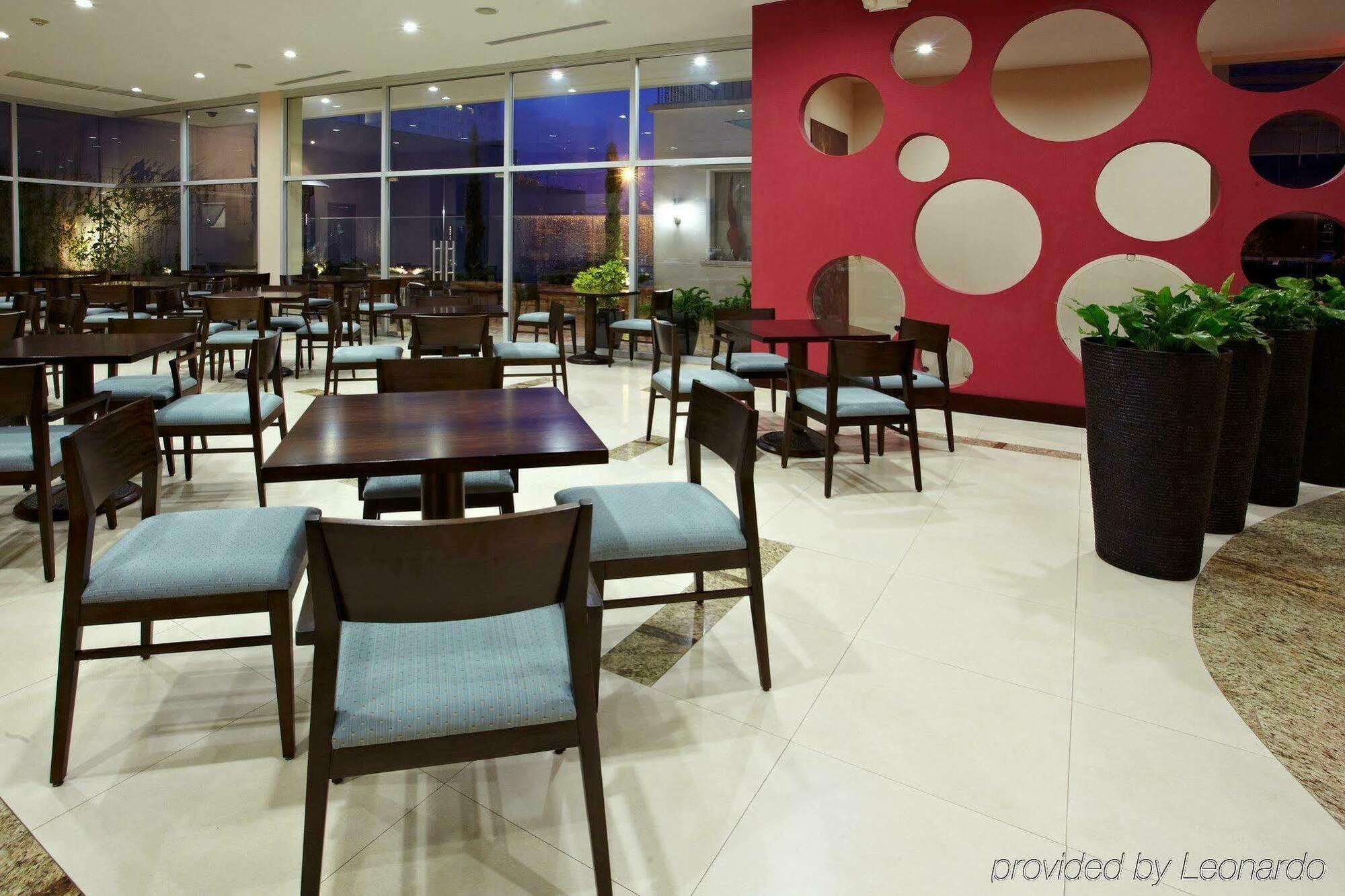 Holiday Inn Express Quito By Ihg Екстер'єр фото
