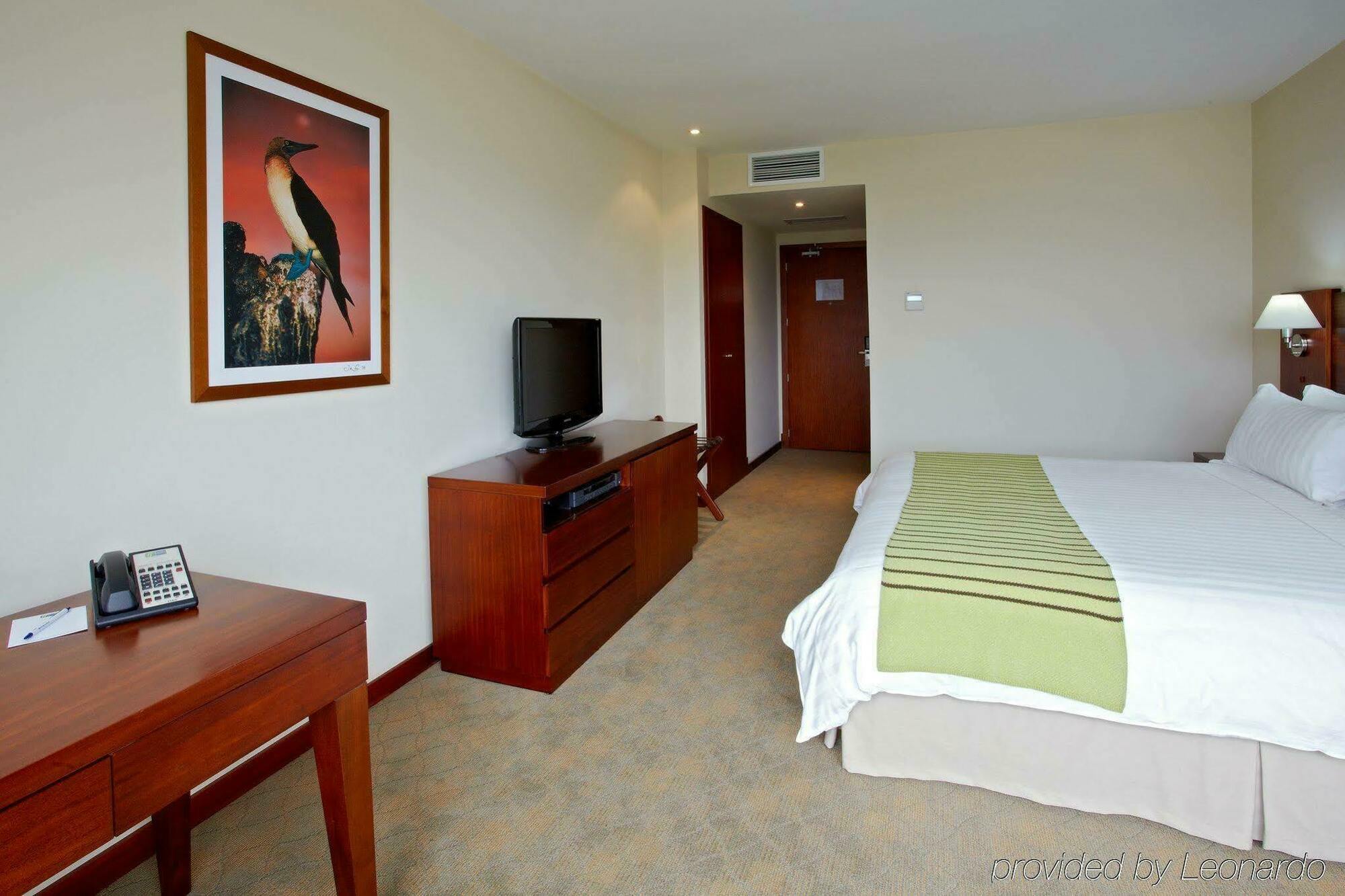Holiday Inn Express Quito By Ihg Екстер'єр фото