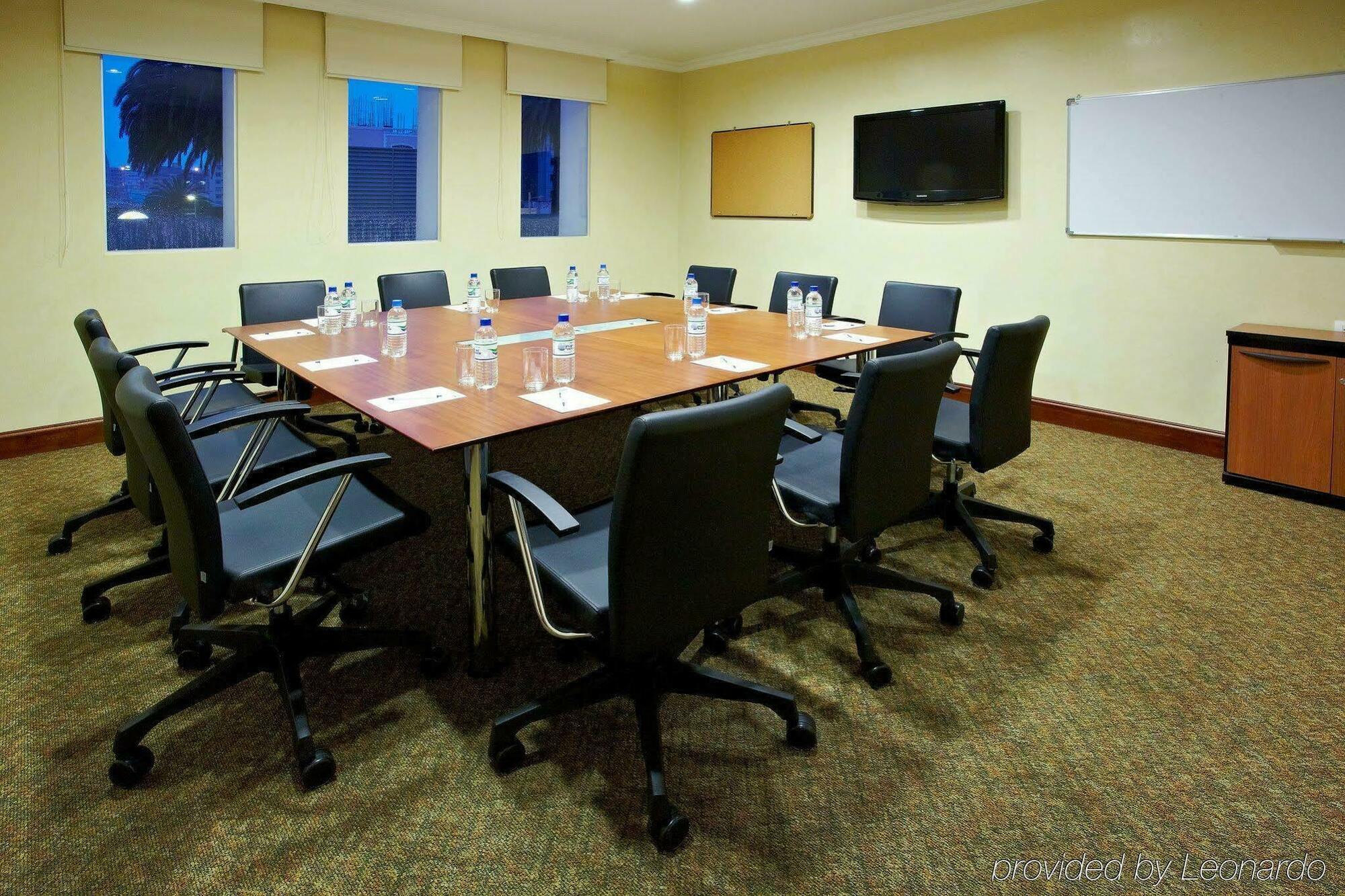 Holiday Inn Express Quito By Ihg Екстер'єр фото