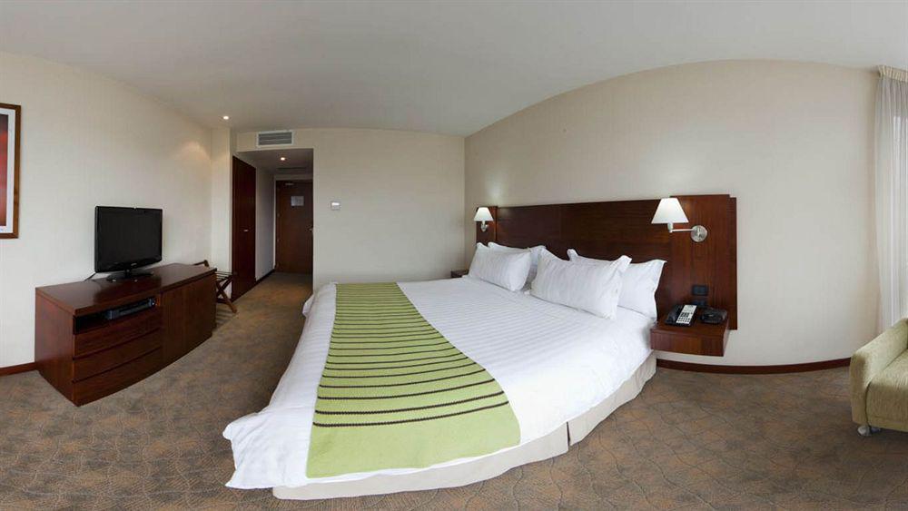 Holiday Inn Express Quito By Ihg Екстер'єр фото