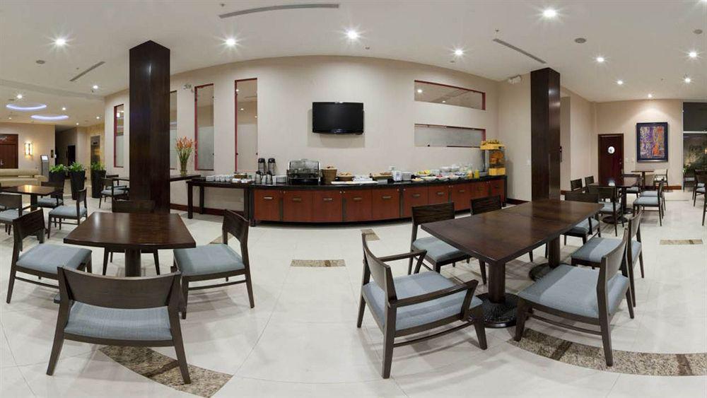 Holiday Inn Express Quito By Ihg Екстер'єр фото
